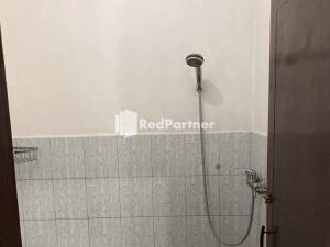 Koupelna v ubytování Taman Ayu Homestay Munduk Mitra RedDoorz