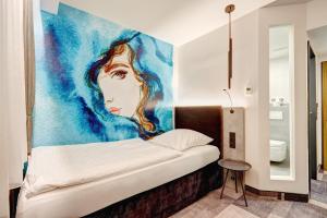 a bedroom with a large painting on the wall at Hotel Stadt Grevenbroich in Grevenbroich