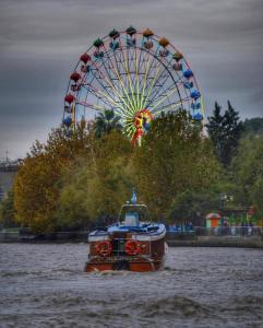 Θέα στο ποτάμι κοντά σε αυτό το διαμέρισμα
