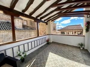 Ban công/sân hiên tại VILLA SOL Casa con cueva privada y vistas a la Iglesia