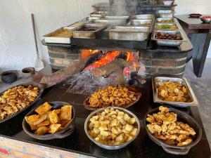 a grill with many different types of food on it at Tijota Hotel Fazenda in Ipatinga