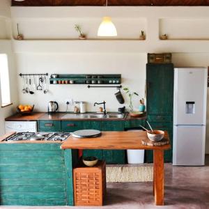 Η κουζίνα ή μικρή κουζίνα στο Pura Vida Tofo Beach Houses