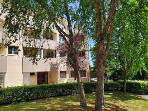 a building with trees in front of it at CHARMANT STUDIO☆NETFLIX☆CANAL+☆CANAL SAT☆PARKING☆ in Ramonville-Saint-Agne