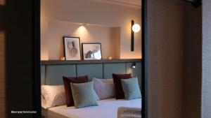 Postel nebo postele na pokoji v ubytování JovA Hotel Boutique