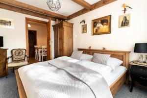Łóżko lub łóżka w pokoju w obiekcie Górski klimat Apartament