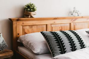 Łóżko lub łóżka w pokoju w obiekcie Górski klimat Apartament