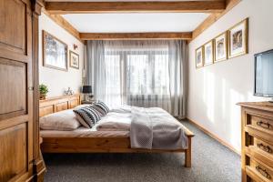 Łóżko lub łóżka w pokoju w obiekcie Górski klimat Apartament