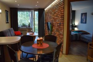 a room with a table and chairs and a living room at Apartament 101 Blue Mare in Łukęcin