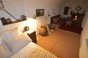 Posteľ alebo postele v izbe v ubytovaní St. John Traditional House