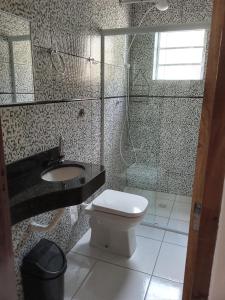 A bathroom at Casa de Praia da Ju - Caraguatatuba