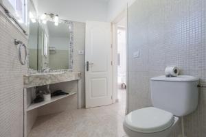 Zdjęcie z galerii obiektu Galera Beach Boutique Art Villas with Private Pools, Free Wifi & BBQ, Corralejo by Amazzzing Travel w Corralejo