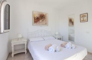 Zdjęcie z galerii obiektu Galera Beach Boutique Art Villas with Private Pools, Free Wifi & BBQ, Corralejo by Amazzzing Travel w Corralejo