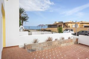 Zdjęcie z galerii obiektu Galera Beach Boutique Art Villas with Private Pools, Free Wifi & BBQ, Corralejo by Amazzzing Travel w Corralejo