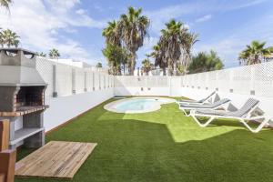 Zdjęcie z galerii obiektu Galera Beach Boutique Art Villas with Private Pools, Free Wifi & BBQ, Corralejo by Amazzzing Travel w Corralejo