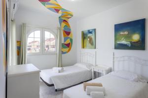 Zdjęcie z galerii obiektu Galera Beach Boutique Art Villas with Private Pools, Free Wifi & BBQ, Corralejo by Amazzzing Travel w Corralejo