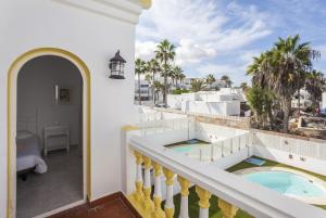 Zdjęcie z galerii obiektu Galera Beach Boutique Art Villas with Private Pools, Free Wifi & BBQ, Corralejo by Amazzzing Travel w Corralejo