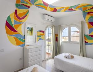 Zdjęcie z galerii obiektu Galera Beach Boutique Art Villas with Private Pools, Free Wifi & BBQ, Corralejo by Amazzzing Travel w Corralejo