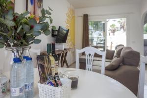 Zdjęcie z galerii obiektu Galera Beach Boutique Art Villas with Private Pools, Free Wifi & BBQ, Corralejo by Amazzzing Travel w Corralejo