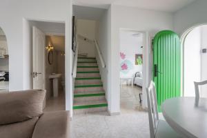 Zdjęcie z galerii obiektu Galera Beach Boutique Art Villas with Private Pools, Free Wifi & BBQ, Corralejo by Amazzzing Travel w Corralejo