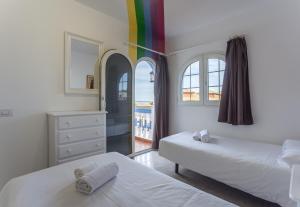 Zdjęcie z galerii obiektu Galera Beach Boutique Art Villas with Private Pools, Free Wifi & BBQ, Corralejo by Amazzzing Travel w Corralejo