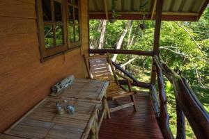 Rõdu või terrass majutusasutuses Treehouse Holidays-Garden View