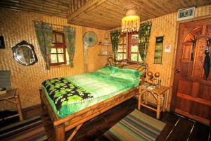 Voodi või voodid majutusasutuse Treehouse Holidays-Garden View toas