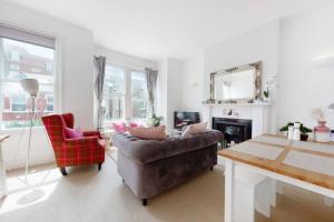 Superb 2 bed flat next to Clapham South station