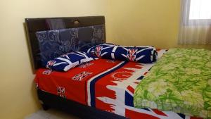 Säng eller sängar i ett rum på Homestay Sinar Bulan