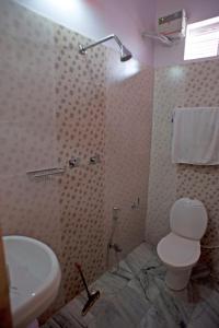 Salle de bains dans l'établissement Ganpati Guest House