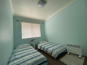 Katil atau katil-katil dalam bilik di Digby's Place - waterfront apartment