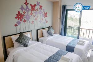 Letto o letti in una camera di Sirimunta Hotel Chiang Rai Suite & Residence