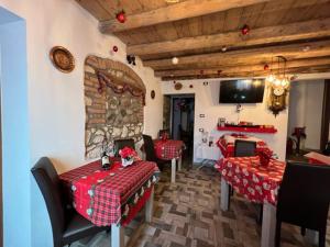 A television and/or entertainment centre at NICOLE DONEY LOCAZIONE TURISTICA