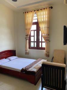 Ένα ή περισσότερα κρεβάτια σε δωμάτιο στο Anh Nguyen Guesthouse