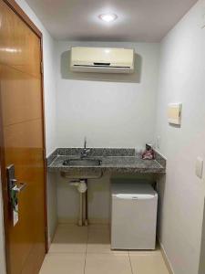 Η κουζίνα ή μικρή κουζίνα στο Flat à beira-mar de Cabo Branco