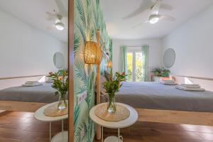 En eller flere senge i et værelse på Apartamento con Jardin Privado - SimplyTarifa + 56 billeder