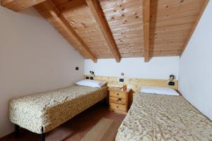 A bed or beds in a room at Hotel Villa Rina
