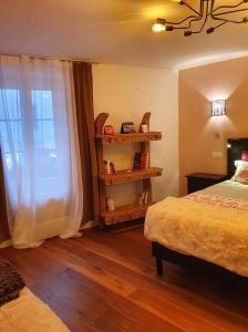 Ένα ή περισσότερα κρεβάτια σε δωμάτιο στο Chamonix Hyper centre . terrasse vue mont blanc . parking