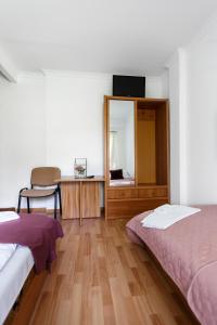 a bedroom with two beds and a mirror and a desk at Mała Wenecja - pokoje gościnne in Nowe Worowo