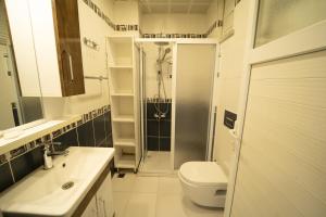 A bathroom at Zin Hotel İstanbul