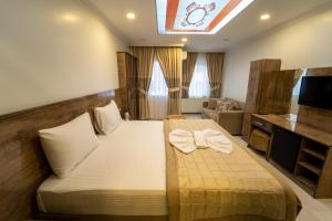 Un pat sau paturi într-o cameră la Zin Hotel İstanbul