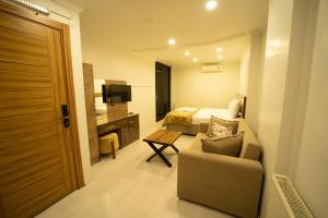 A kitchen or kitchenette at Zin Hotel İstanbul