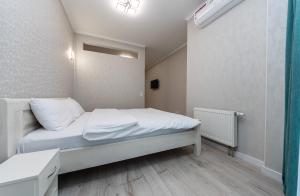 Кровать или кровати в номере FlatRent Drahomanova 2a