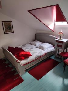Tempat tidur dalam kamar di hô choucas