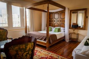 Postel nebo postele na pokoji v ubytování Chocolate Manor House Hotel Boutique