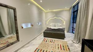 Rúm í herbergi á RIAD NOLITA & SPA Kasbah