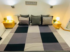 A bed or beds in a room at Apartments Plaza Mayor