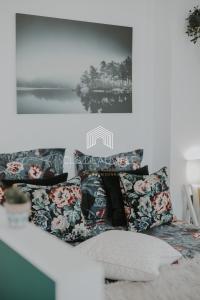 a room with a couch with pillows on a bed at La Deauvillaise CLS Deauville in Deauville