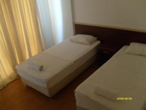 two beds in a small room withskirts at Times Apart in Çeşme