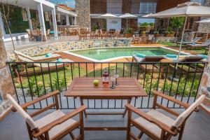 Bazén v ubytování Dandelion Suites nebo v jeho okolí