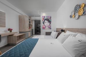 Postel nebo postele na pokoji v ubytování Dandelion Suites